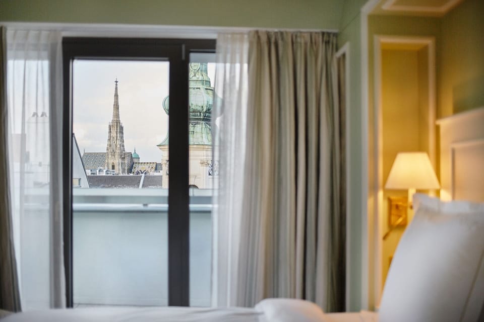 Penthouse | Premium bedding, down comforters, free minibar, in-room safe