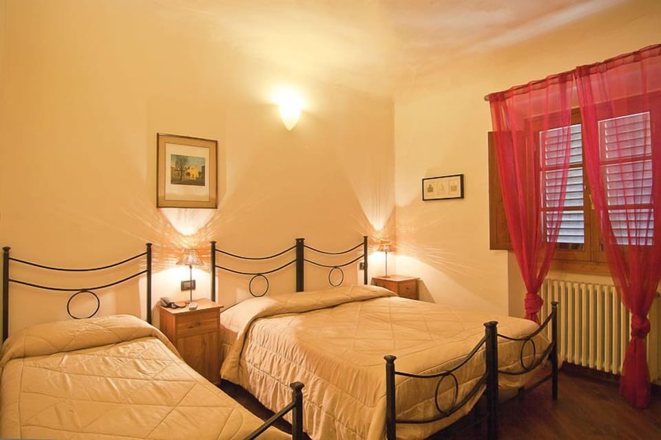 Triple Room | Desk, rollaway beds, free WiFi, bed sheets