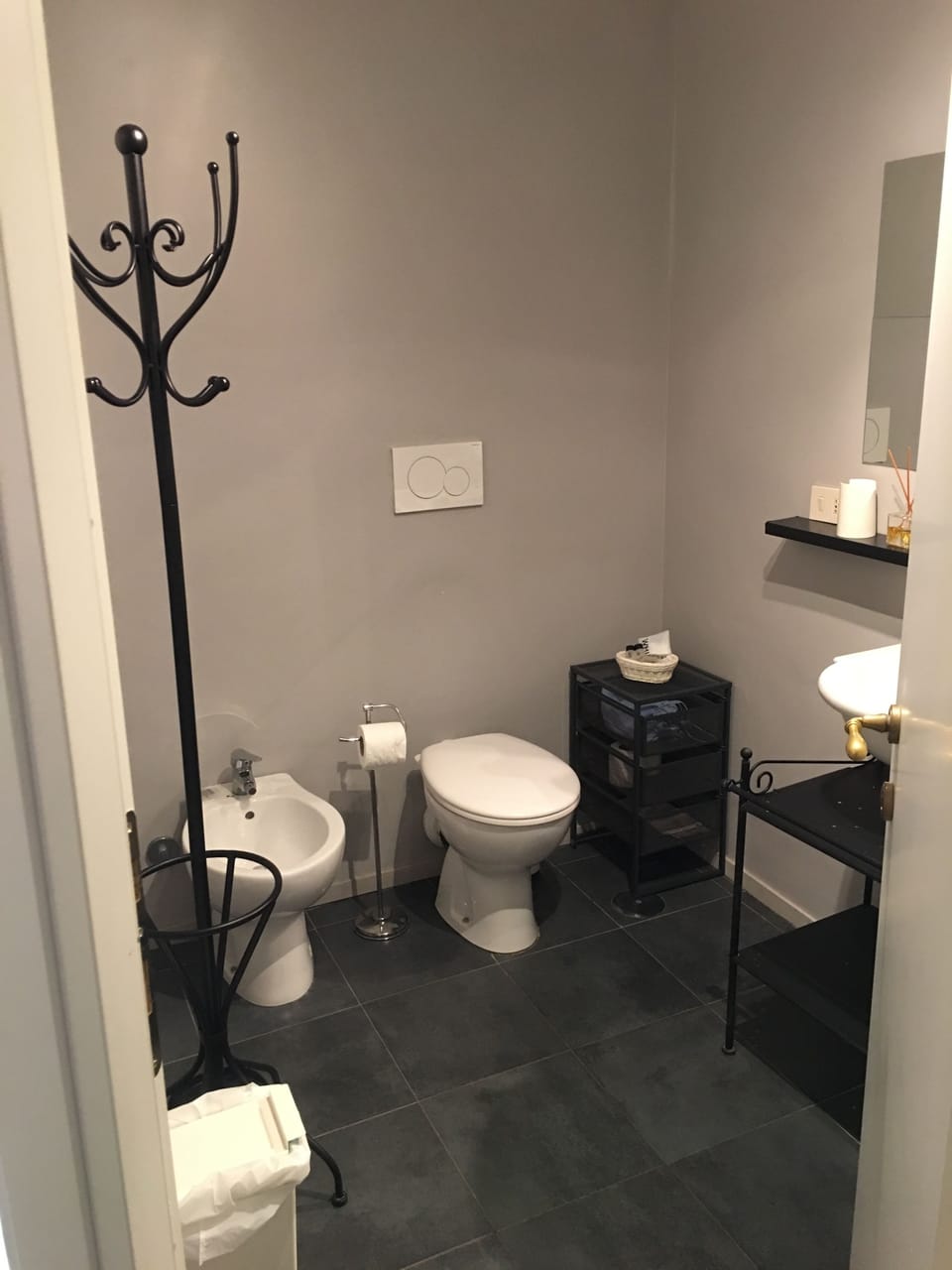 Triple Room | Bathroom | Free toiletries, hair dryer, bathrobes, slippers