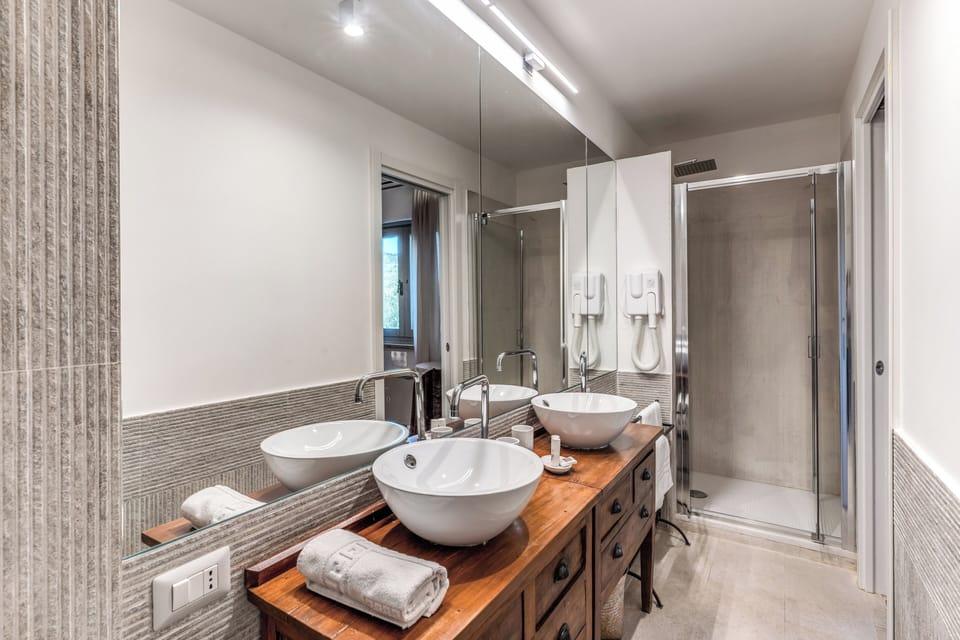 Family Suite | Bathroom | Shower, rainfall showerhead, designer toiletries, hair dryer