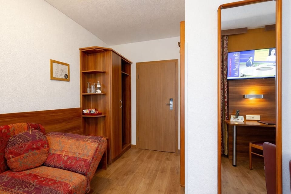 Single Room (1 Single Bed) | Hypo-allergenic bedding, minibar, in-room safe, desk