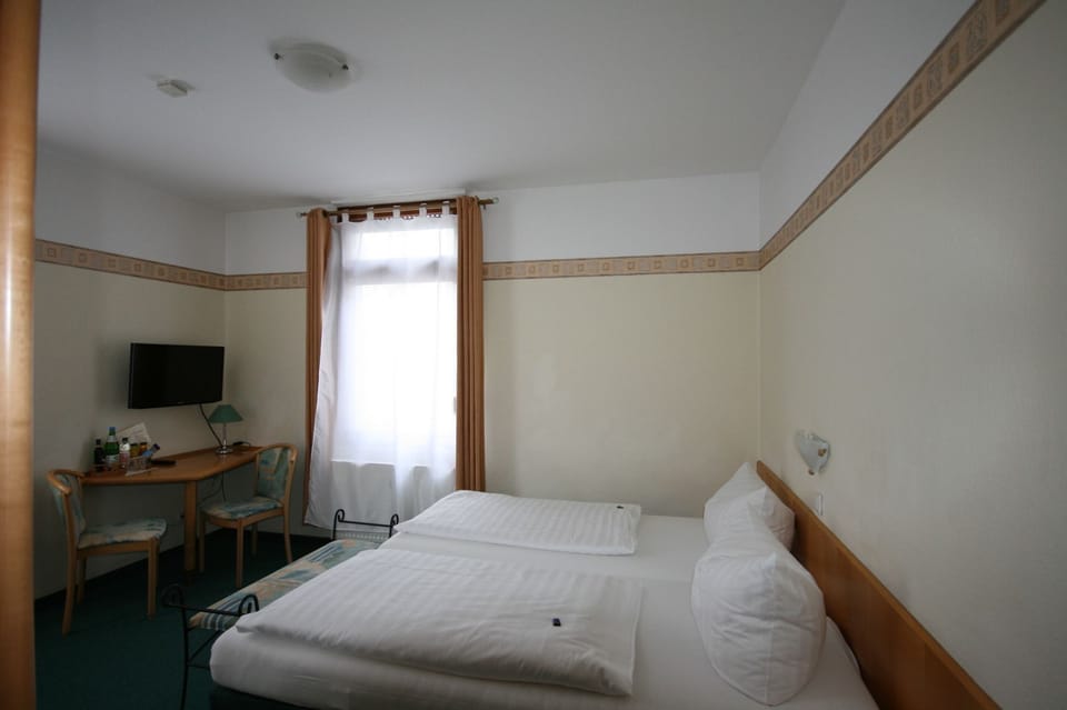 Double Room | Minibar, in-room safe, desk, soundproofing