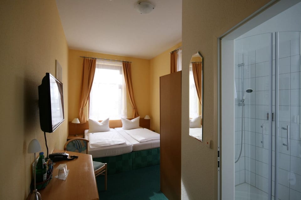 Double Room | Minibar, in-room safe, desk, soundproofing