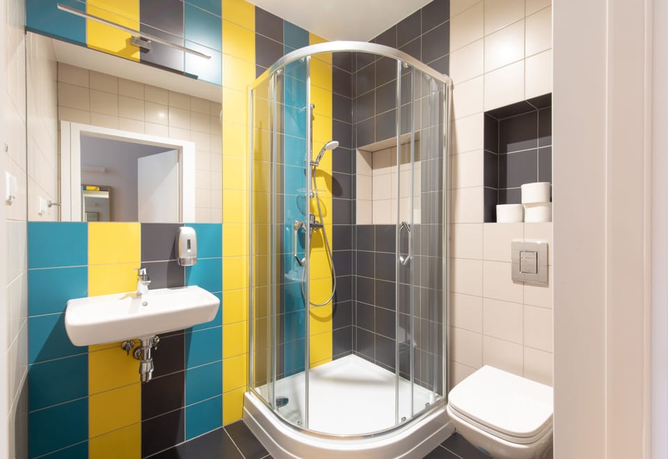 Deluxe Double Room | Bathroom | Towels