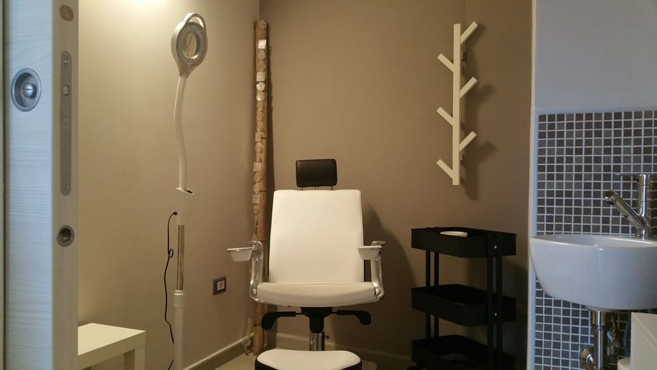 Sauna, hot tub, Turkish bath, body treatments, body wraps, body scrubs