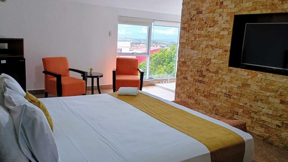 Suite (Master) | Minibar, desk, soundproofing, free WiFi