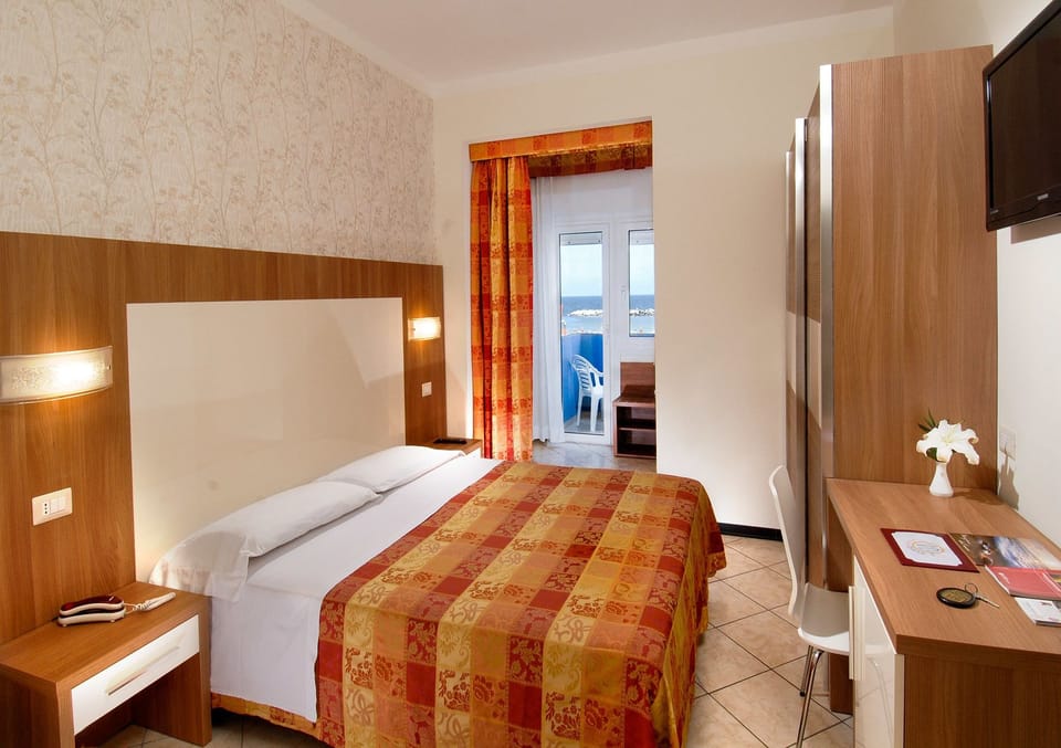 In-room safe, desk, iron/ironing board, cribs/infant beds