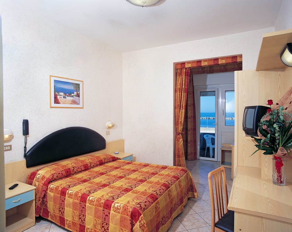 In-room safe, desk, iron/ironing board, cribs/infant beds