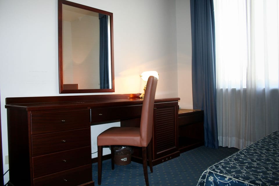 Minibar, in-room safe, desk, cribs/infant beds