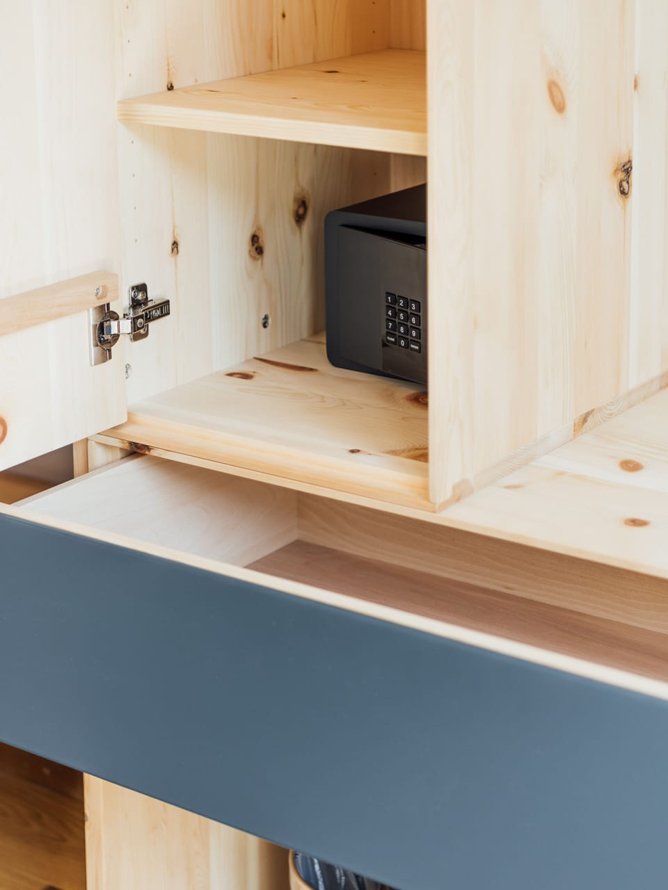 Single Room (Magnific) | Safe