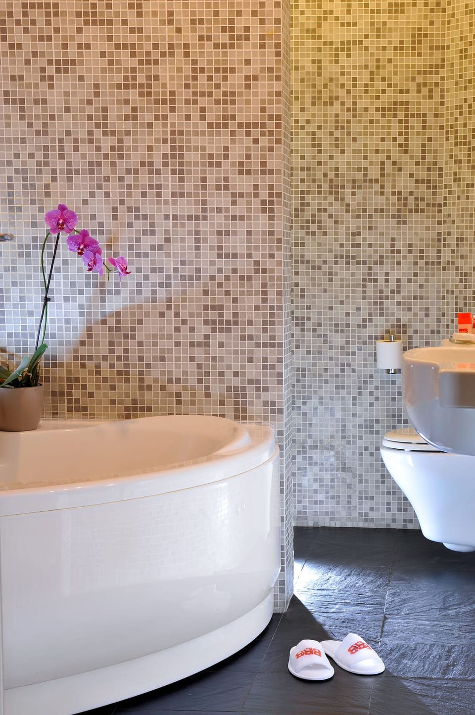 Jetted tub