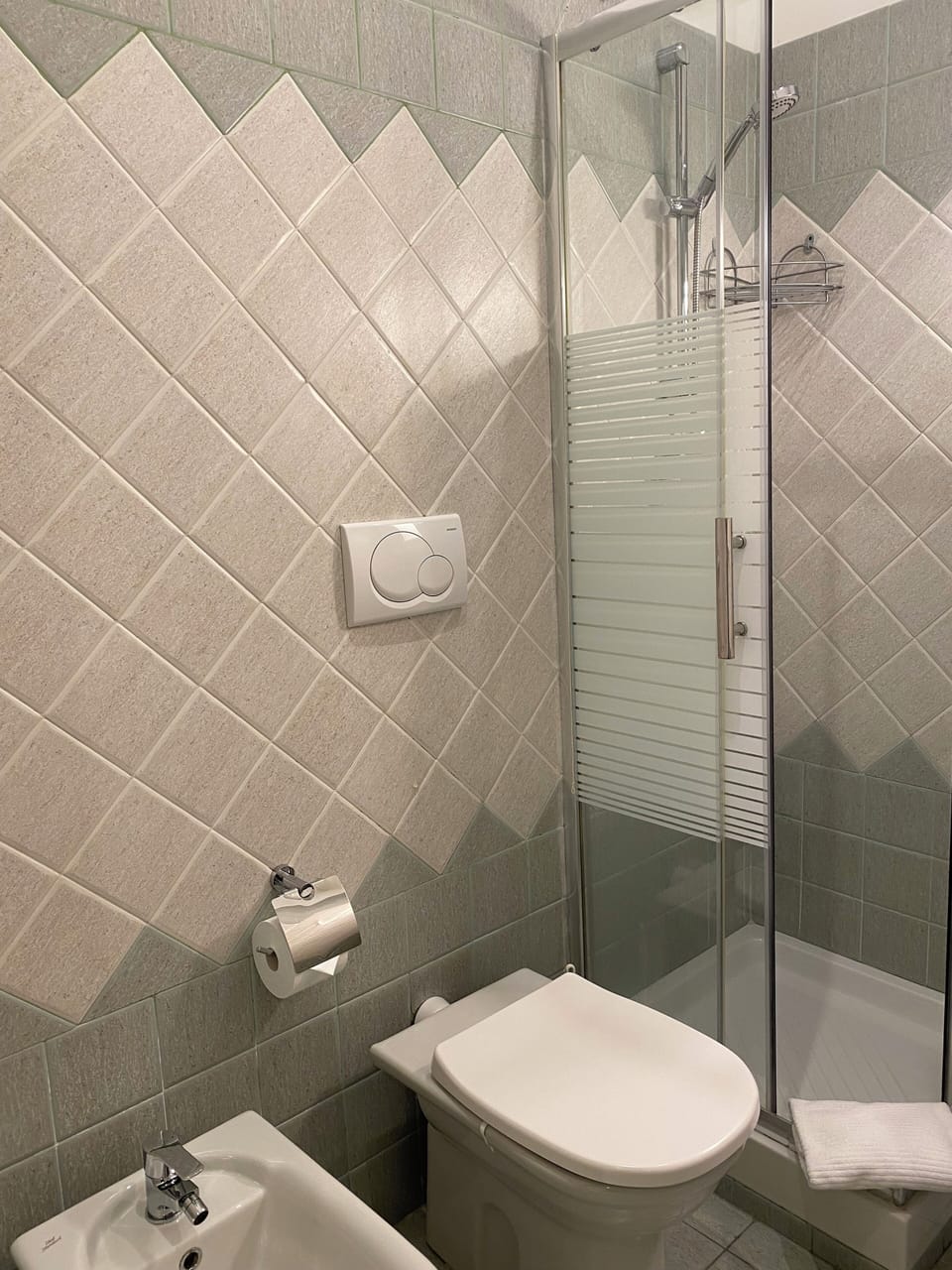 Double, External Private Bathroom | Bathroom | Shower, hair dryer, towels, soap