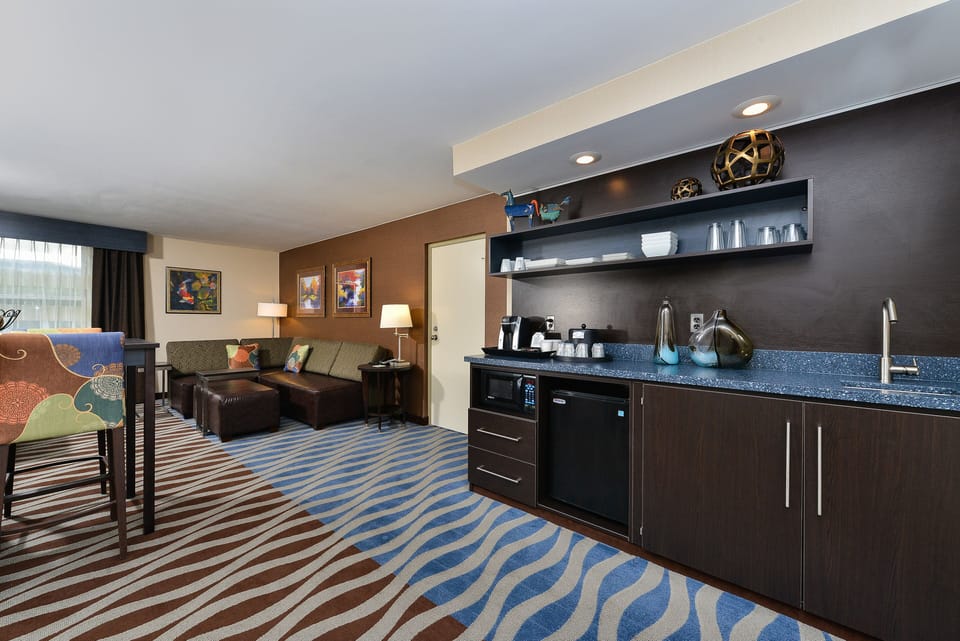 Suite, 1 Bedroom | 1 bedroom, premium bedding, in-room safe, desk