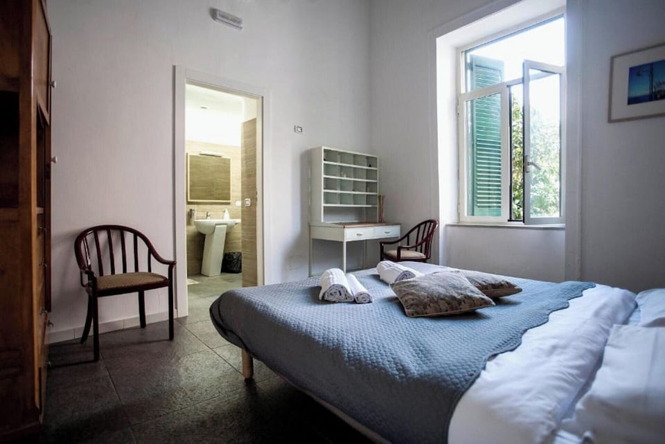 Double Room, Private Bathroom | Desk, free WiFi
