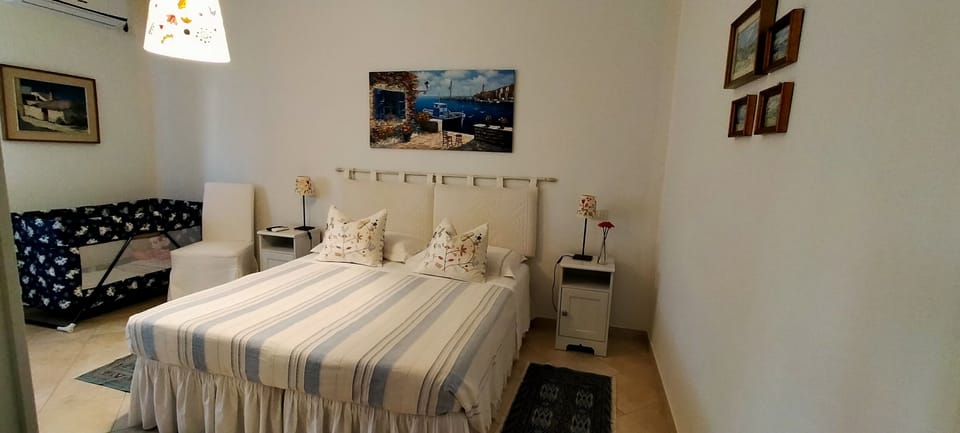 Classic Double Room, Private Bathroom | 2 bedrooms, individually decorated, desk, laptop workspace