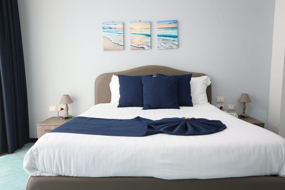 Double Room, Sea View | Down comforters, minibar, in-room safe, individually decorated