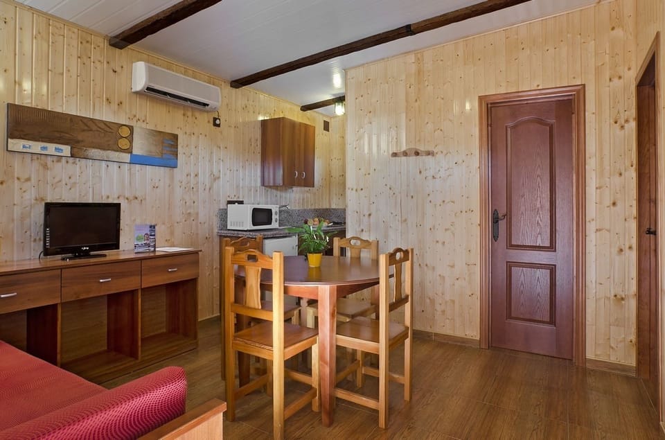 Bungalow, Kitchen (wooden 2 people) | Private kitchen | Fridge