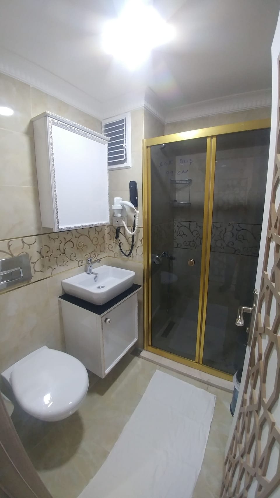 Standard Room | Bathroom | Shower, free toiletries, hair dryer, slippers