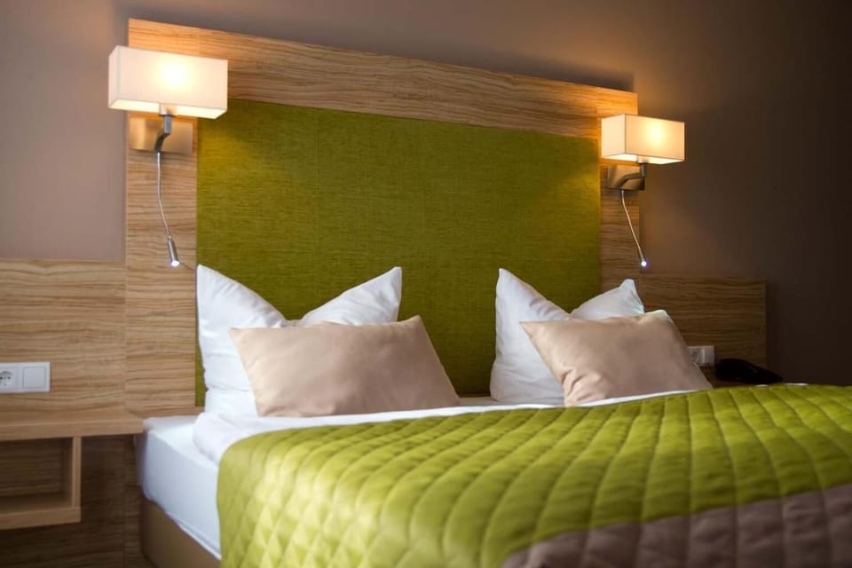 Premium bedding, pillowtop beds, in-room safe, desk