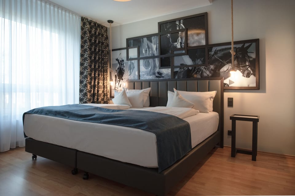 Cavallo Suite | Hypo-allergenic bedding, minibar, in-room safe, desk