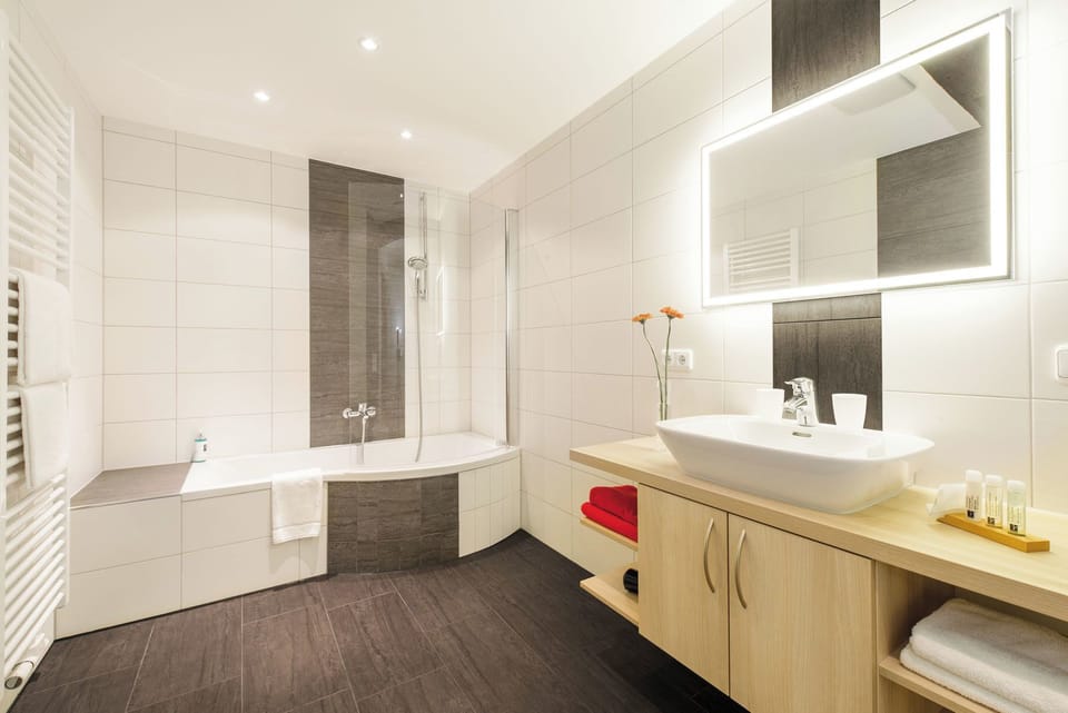 Bathtub, free toiletries, hair dryer, towels