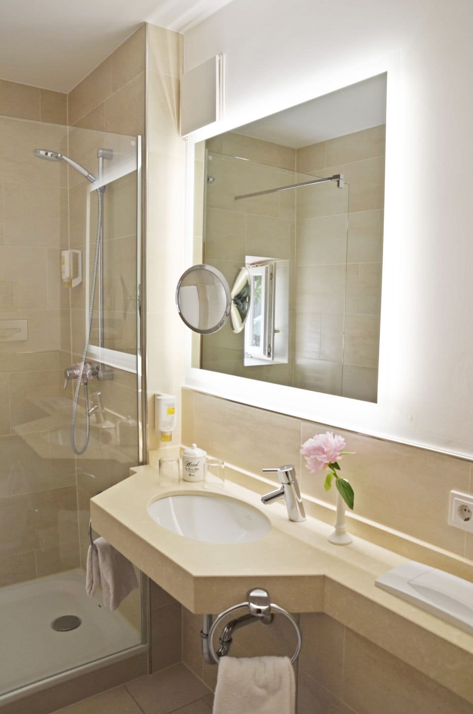 Premium bedding, down comforters, minibar, in-room safe
