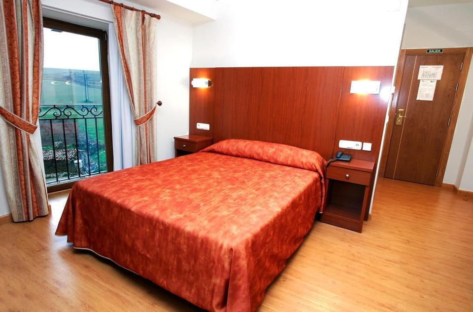 In-room safe, desk, soundproofing, free WiFi