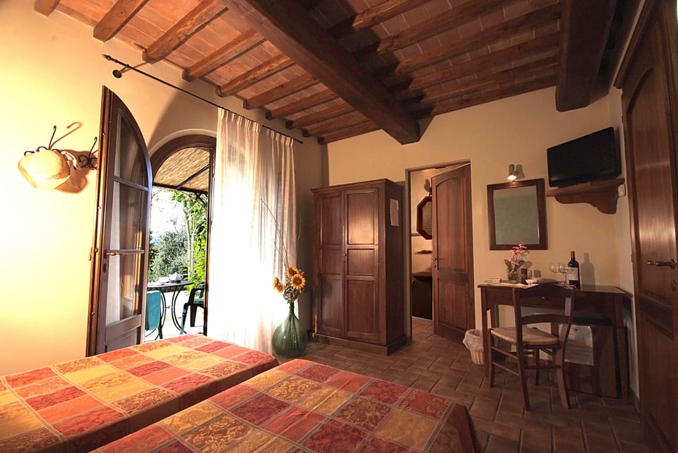 Comfort Double Room, Hill View | Minibar, desk, free WiFi, bed sheets