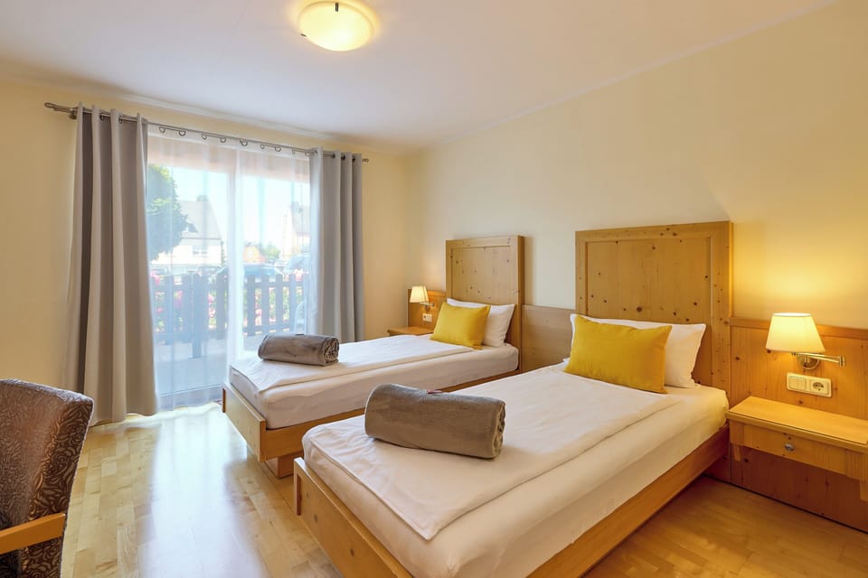 Double Room | In-room safe, desk, soundproofing, iron/ironing board (on request)
