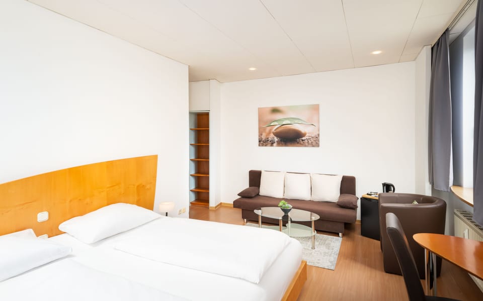 Business Double Room | Desk, soundproofing, free WiFi