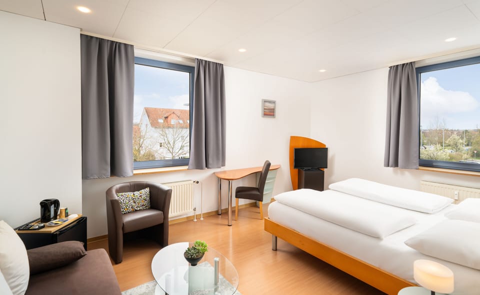 Business Double Room | Desk, soundproofing, free WiFi