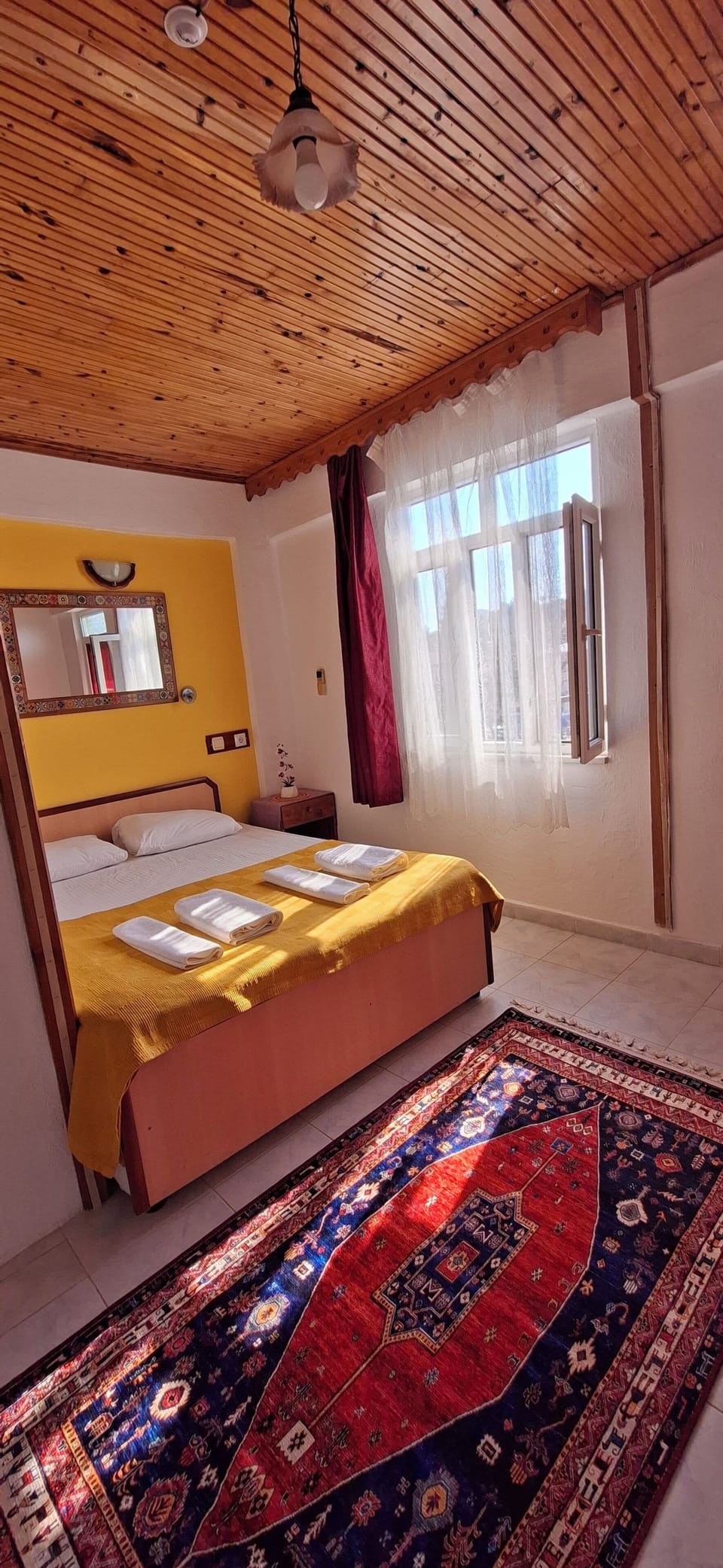 Double Room | In-room safe, desk, WiFi (free)