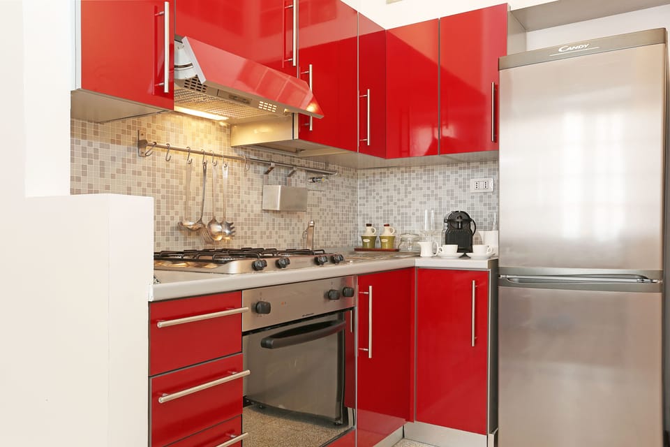 Deluxe Apartment | Private kitchenette | Coffee/tea maker, electric kettle