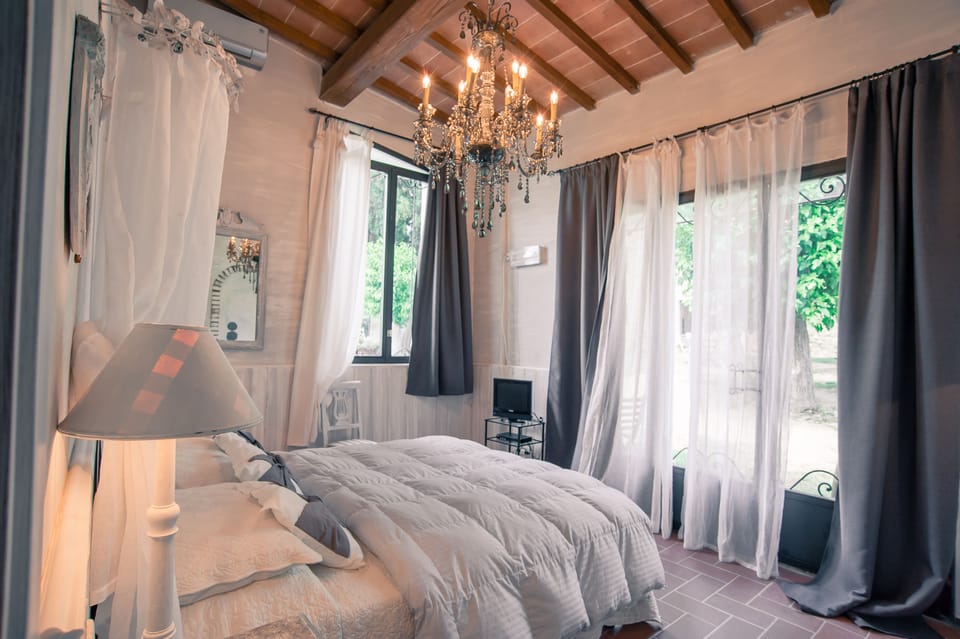 Individually furnished, free WiFi, bed sheets