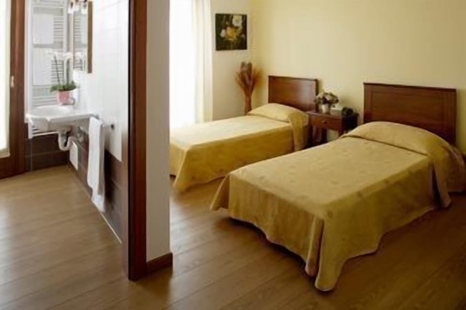 Frette Italian sheets, premium bedding, minibar, desk