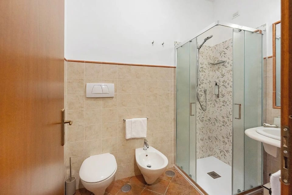 Double Room | Bathroom | Shower, rainfall showerhead, hair dryer, bathrobes