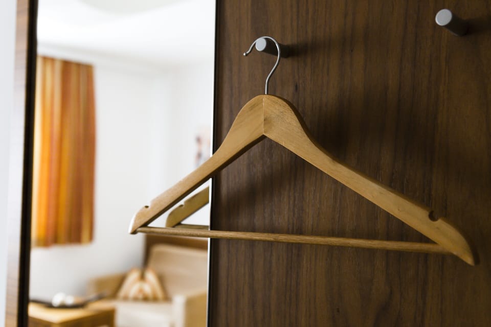 Single Room | Living area | 32-inch TV with cable channels