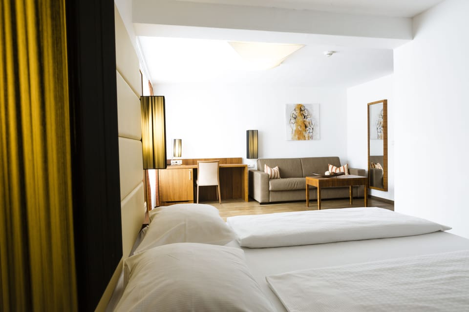 Standard Double Room | Hypo-allergenic bedding, minibar, in-room safe, desk