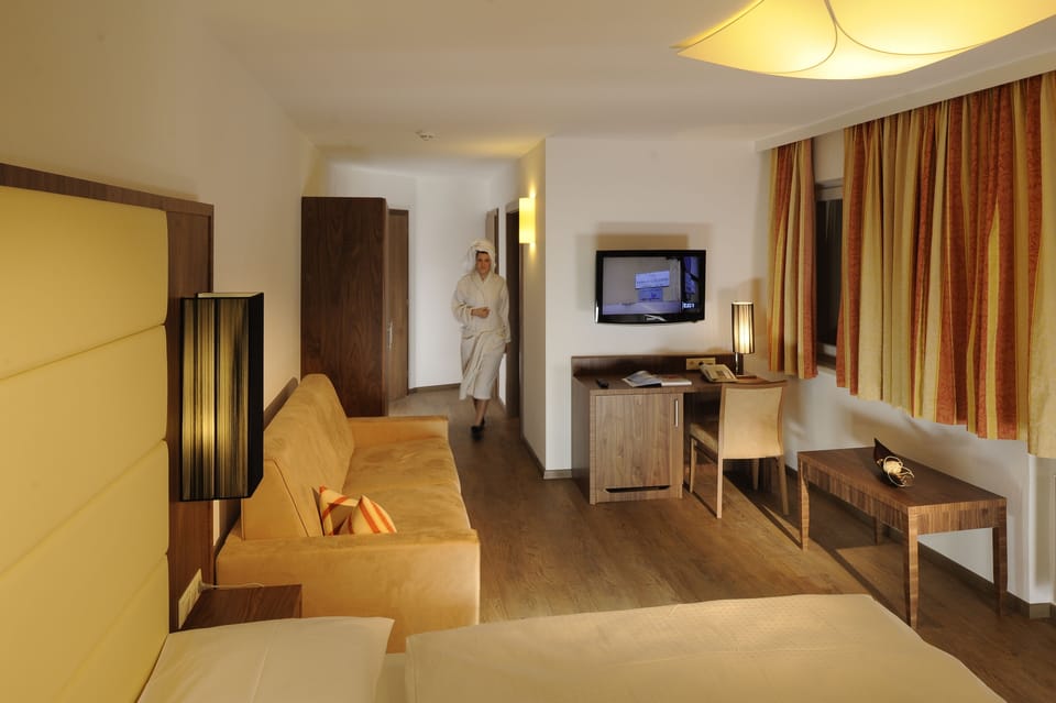 Standard Double Room | Living area | 32-inch TV with cable channels