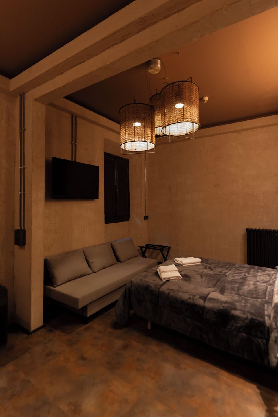 Superior Triple Room, Private Bathroom | Iron/ironing board, free WiFi, bed sheets