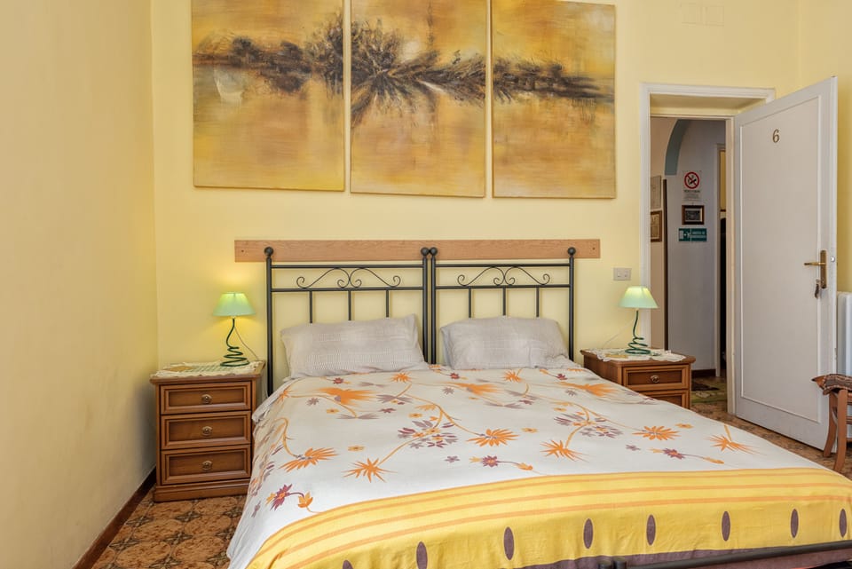Double Room | Desk, soundproofing, rollaway beds, free WiFi