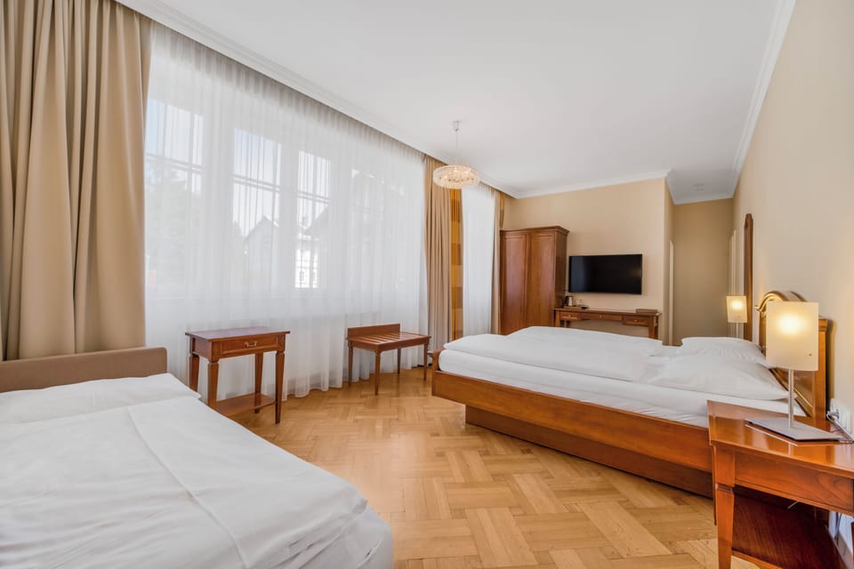 Triple Room | In-room safe, individually furnished, desk, soundproofing