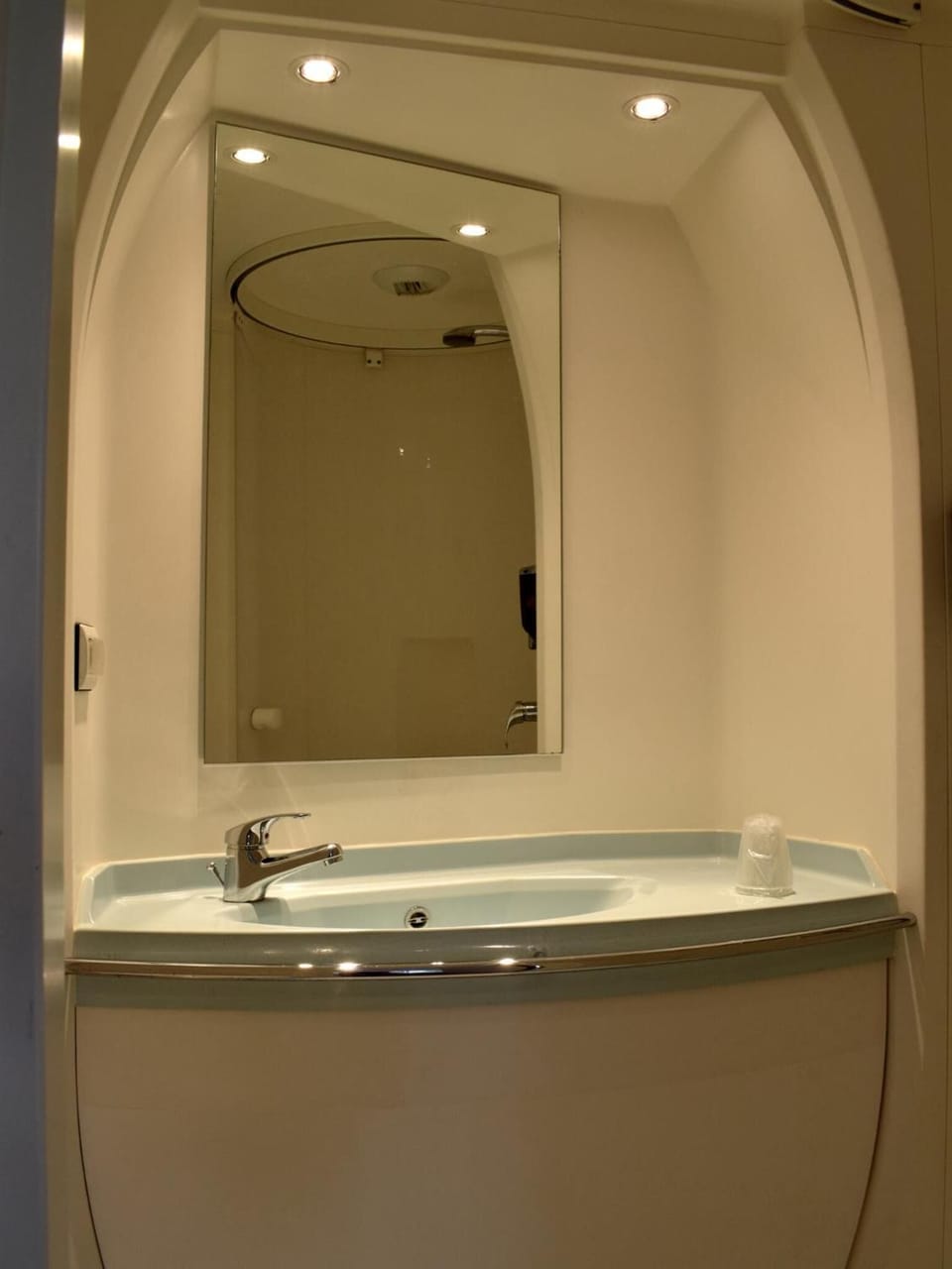 Shower, rainfall showerhead, towels