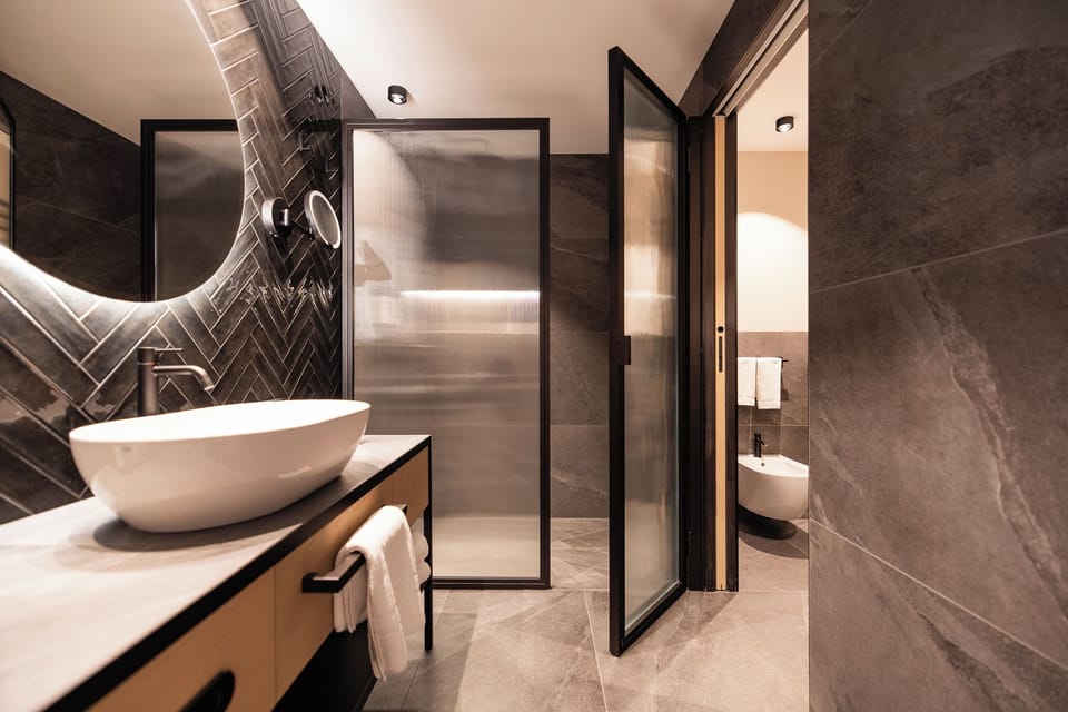 OPEN STUDIO | Bathroom | Shower, hair dryer, bathrobes, slippers
