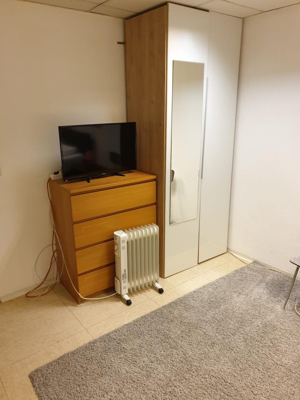Desk, cribs/infant beds, rollaway beds, free WiFi