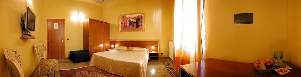 Frette Italian sheets, minibar, in-room safe, desk