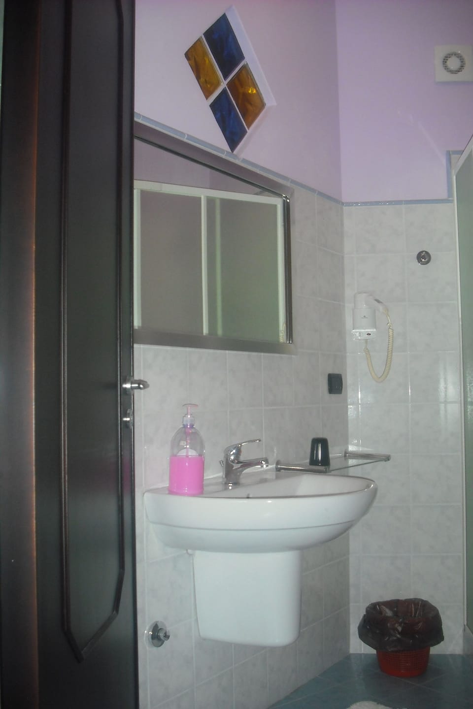 Bathroom sink