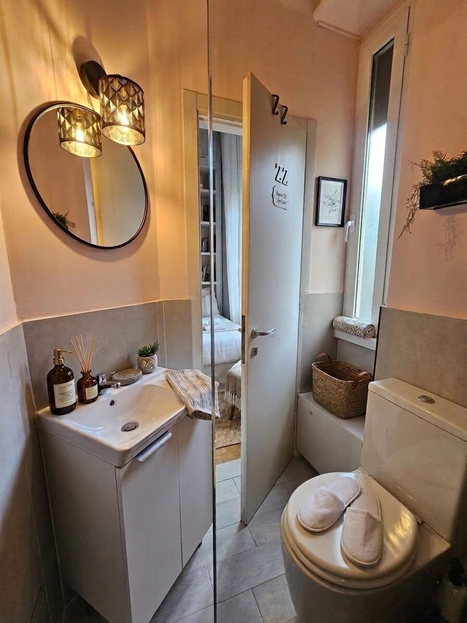 Comfort Double Room (PIRANDELLO) | Bathroom | Rainfall showerhead, free toiletries, hair dryer, bidet
