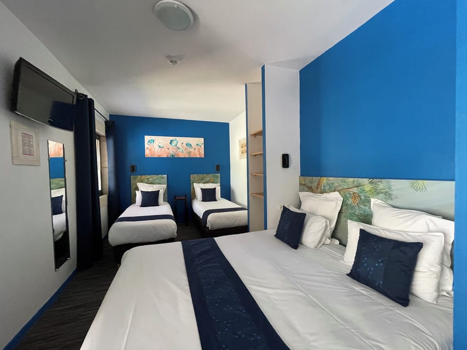 Quadruple Room | In-room safe, desk, soundproofing, cribs/infant beds