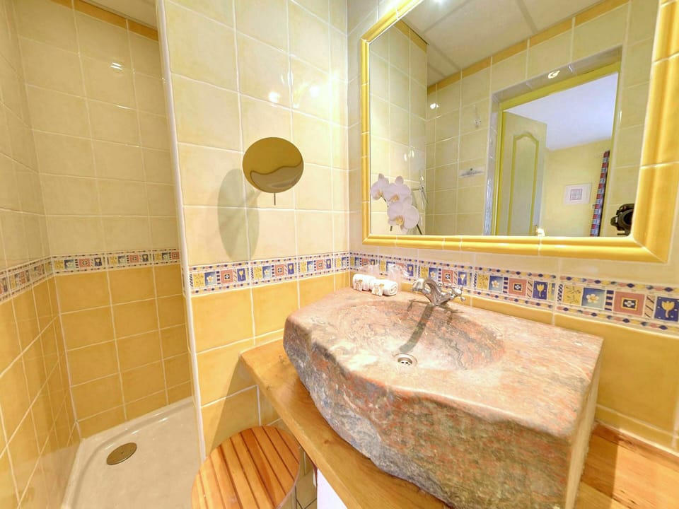 Double Room, Terrace | Bathroom | Free toiletries, hair dryer, towels